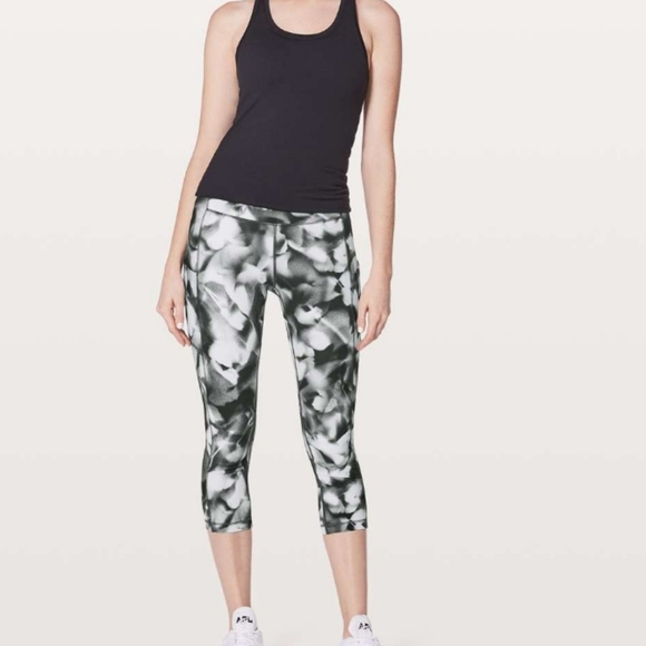 Lululemon Speed Up Crop 21"Blush Blossom Alpine White Black Size 4 Athletic - Picture 1 of 4